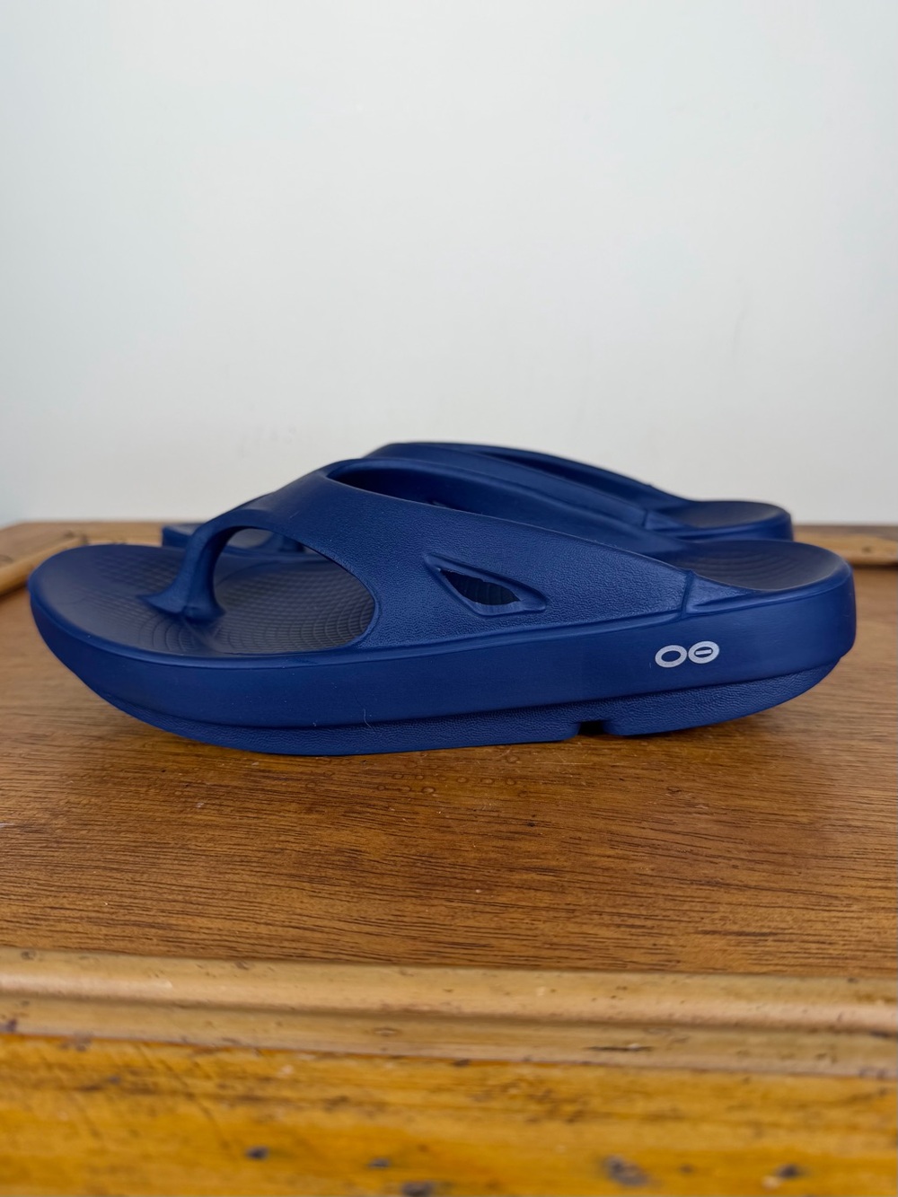 OOFOS OOriginal Recovery Women’s Thong Sandals Navy Size 8